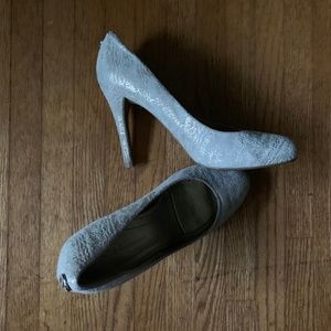 BCBG white / gold suede heels size 8